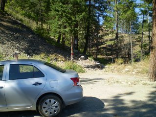 Parking area and start of trail at end of Ponderosa Drive, Peachland, Pincushion Mtn 2011-08.